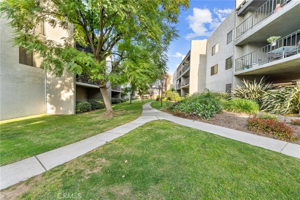 246 E Fern Avenue 109, Redlands, California 92373 home-pic-39