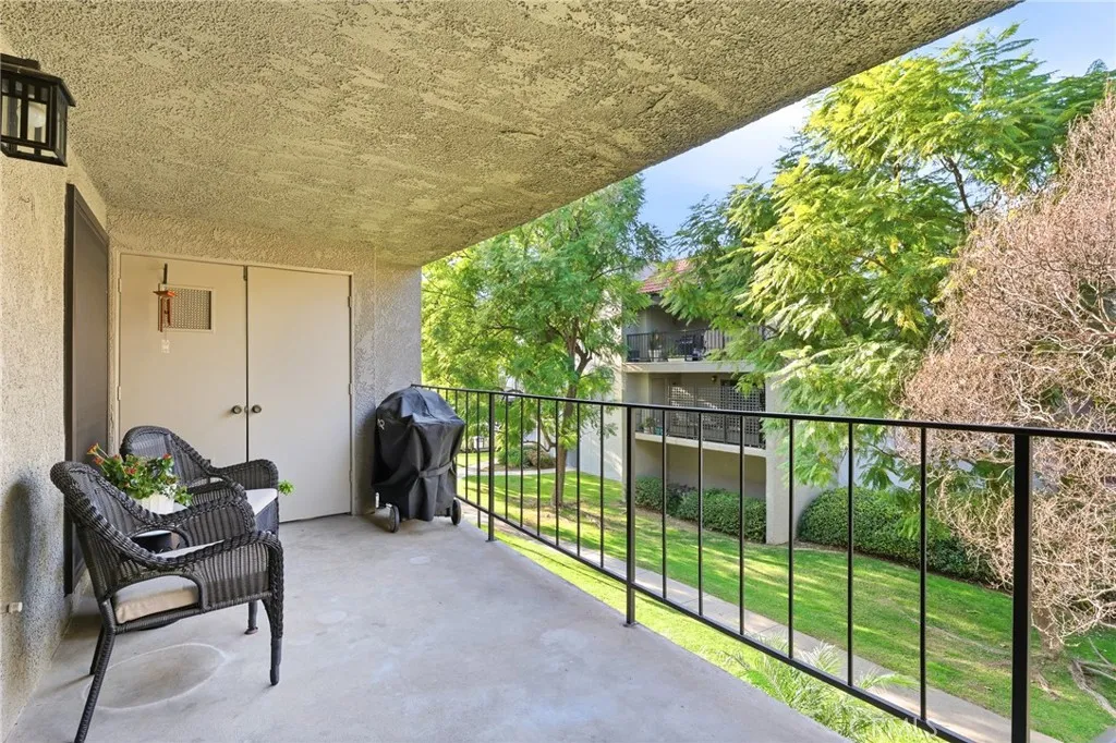 246 E Fern Avenue 109, Redlands, California 92373 home-pic-15