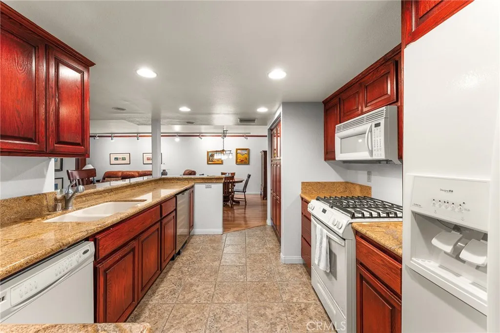 246 E Fern Avenue 109, Redlands, California 92373 home-pic-7