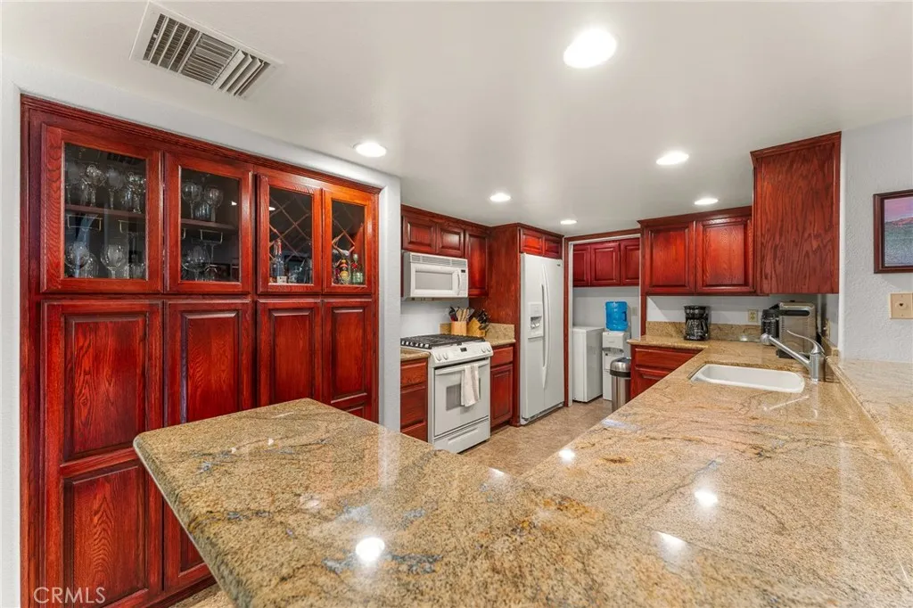 246 E Fern Avenue 109, Redlands, California 92373 home-pic-6