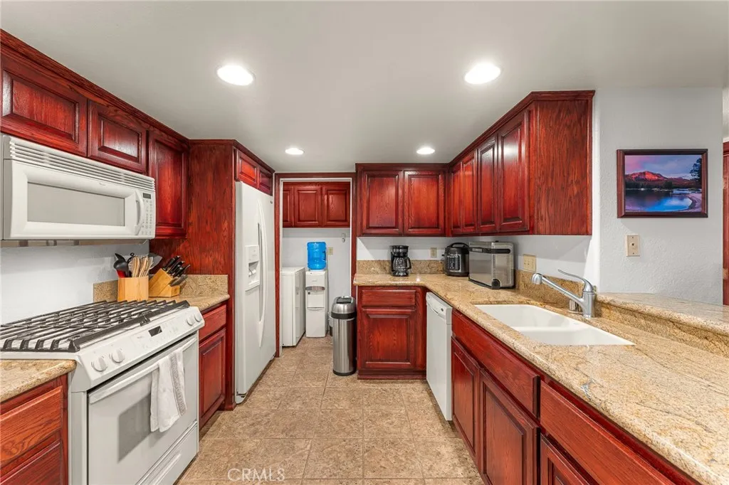 246 E Fern Avenue 109, Redlands, California 92373 home-pic-8