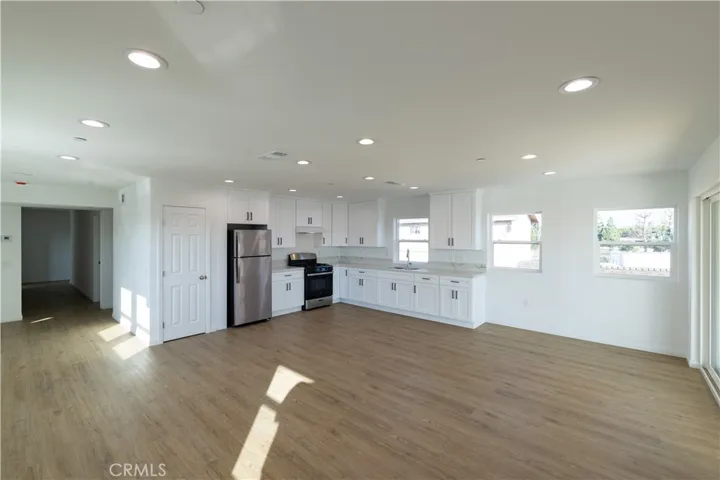 Lots of natural light, but also plenty of recessed lighting.