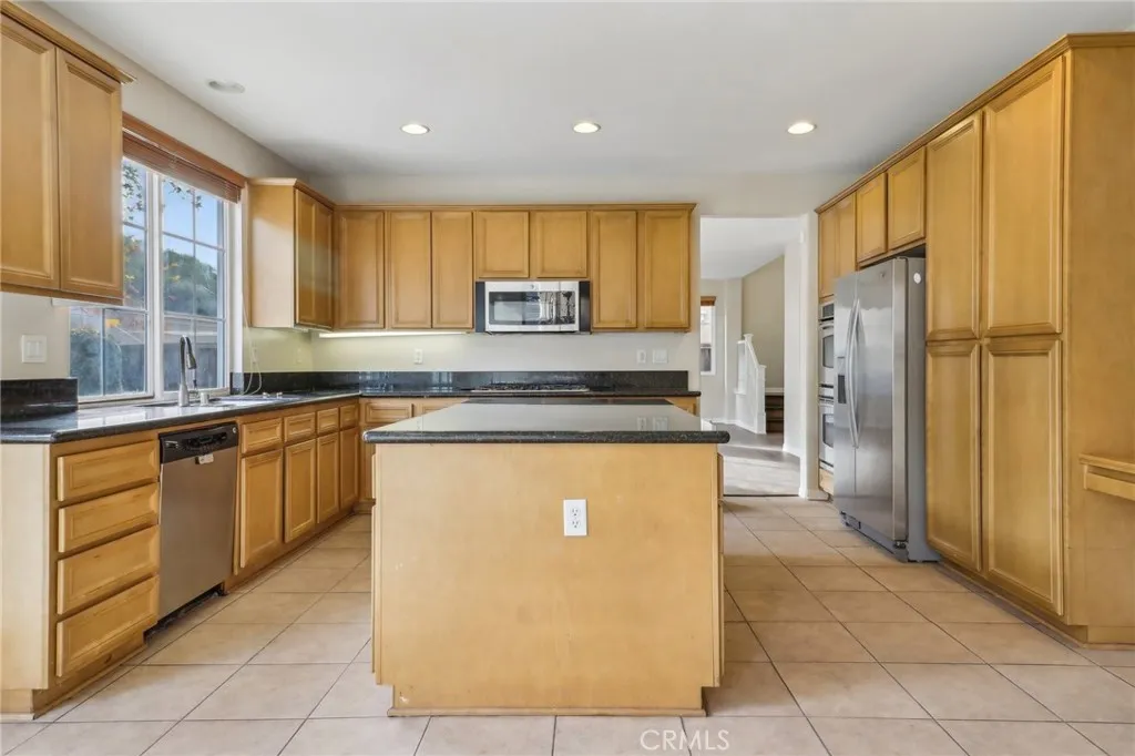 27741 Elderberry Street, Murrieta, California 92562 home-pic-14