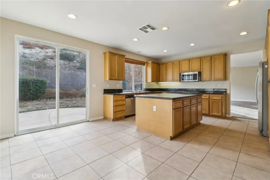 27741 Elderberry Street, Murrieta, California 92562 home-pic-10