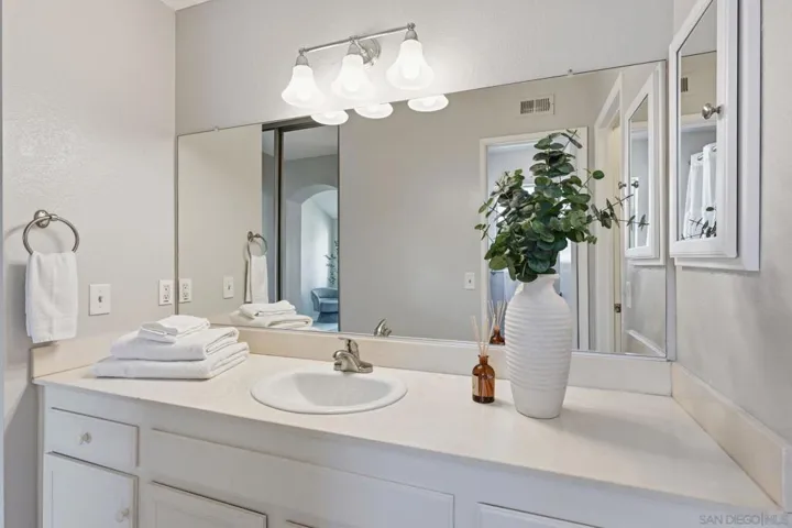 2591 Regent Rd, Carlsbad, California 92010