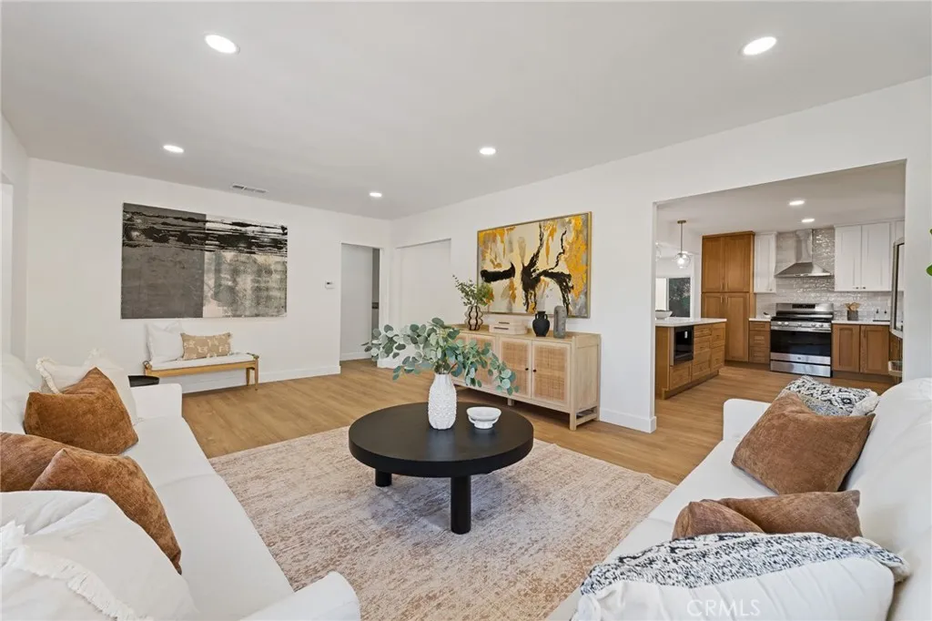1415 N Screenland, Burbank, California 91505 home-pic-6