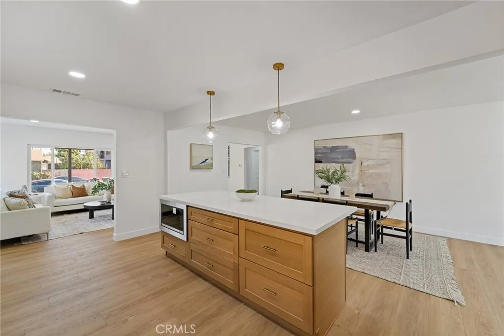 1415 N Screenland, Burbank, California 91505 home-pic-12