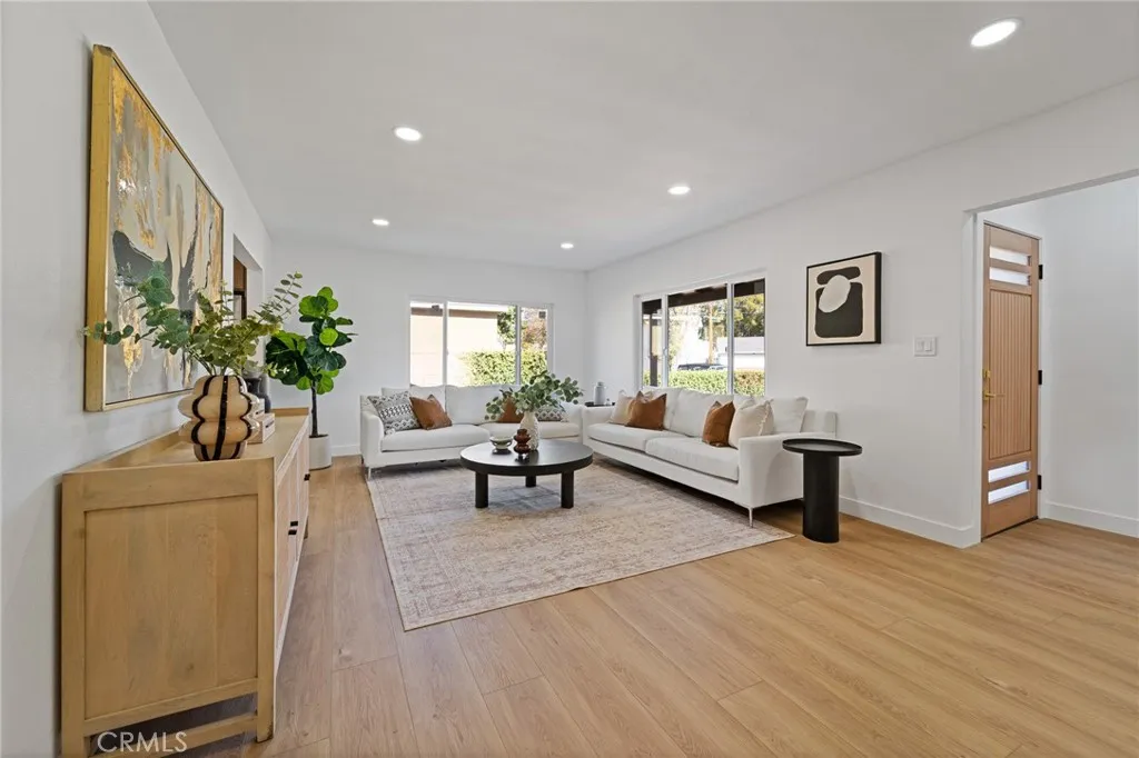 1415 N Screenland, Burbank, California 91505 home-pic-3