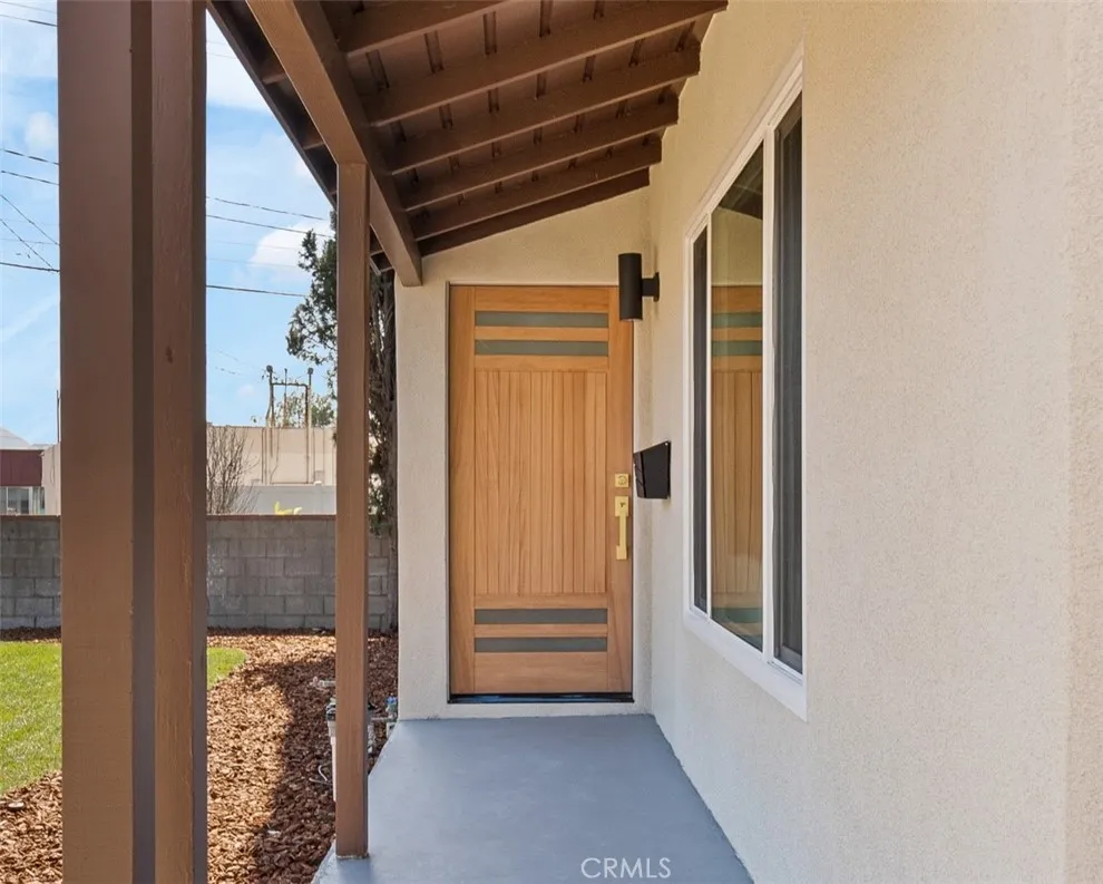 1415 N Screenland, Burbank, California 91505 home-pic-2