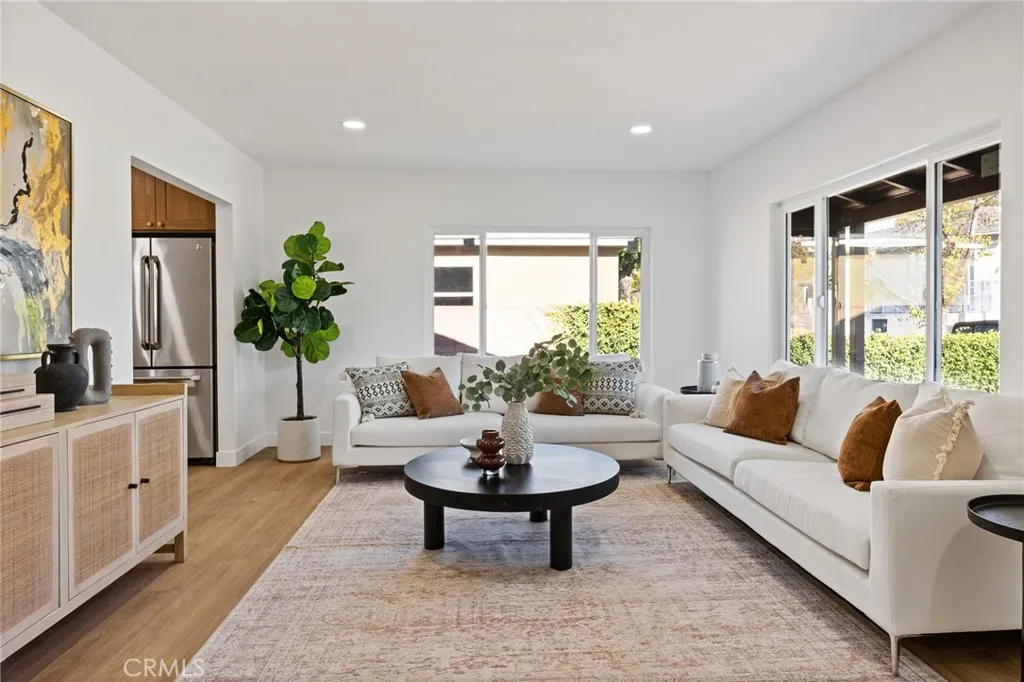 1415 N Screenland, Burbank, California 91505 home-pic-4