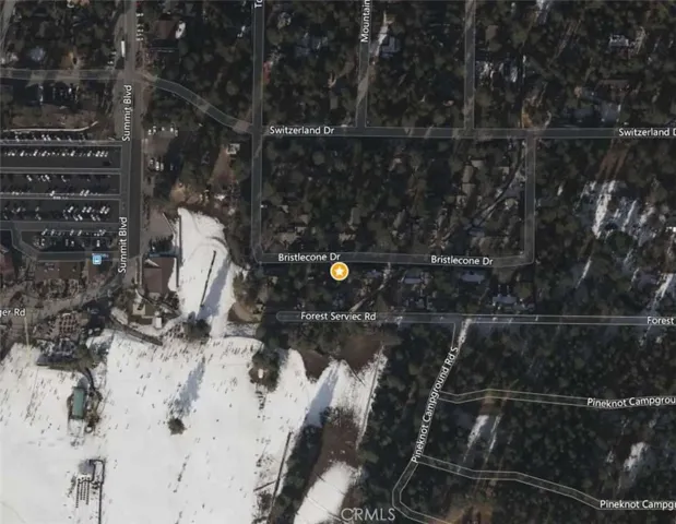 Location: Quiet yet within walking distance to resort.