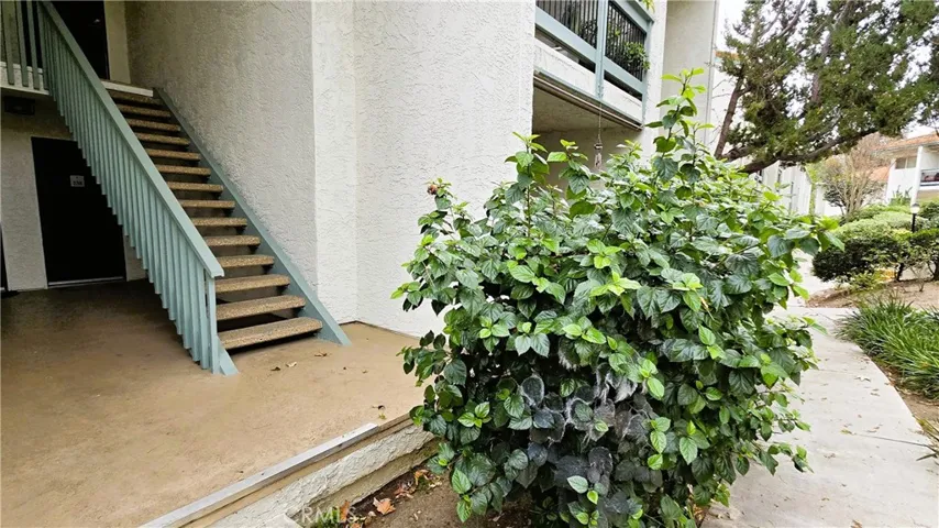 Lower level end unit