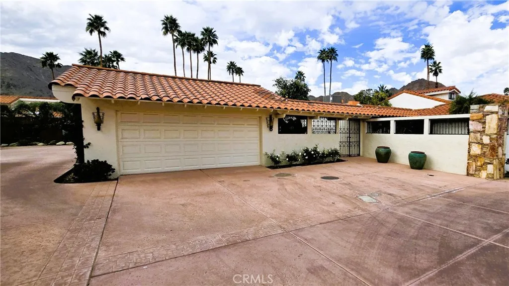 49025 Cedros Circle, La Quinta, California 92253 home-pic-2