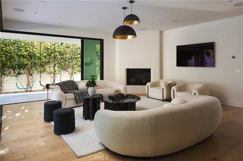 311 Costa Bella Court, Costa Mesa, California 92627 home-pic-11