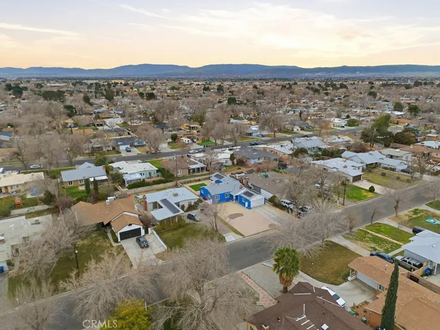 1346 W Ivyton Street, Lancaster, California 93534
