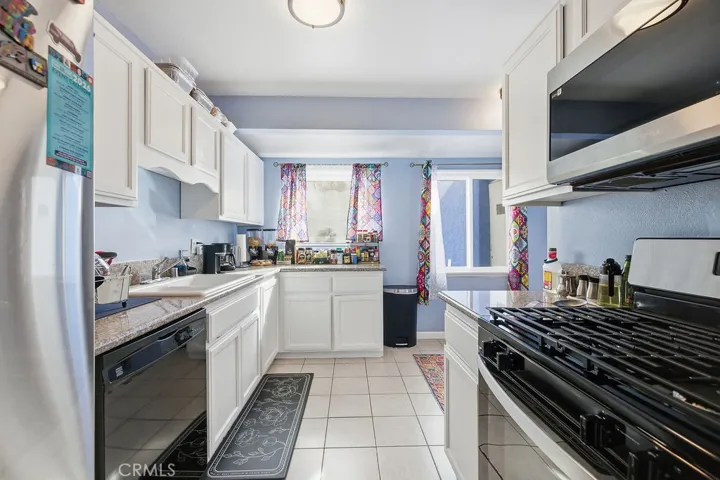 1346 W Ivyton Street, Lancaster, California 93534
