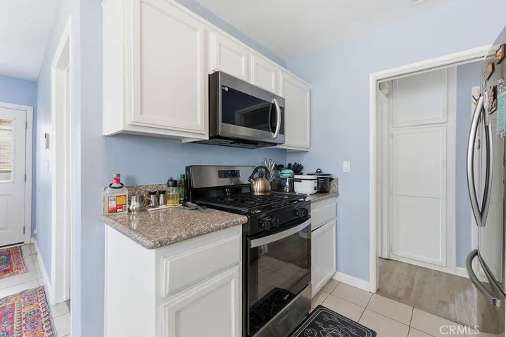 1346 W Ivyton Street, Lancaster, California 93534