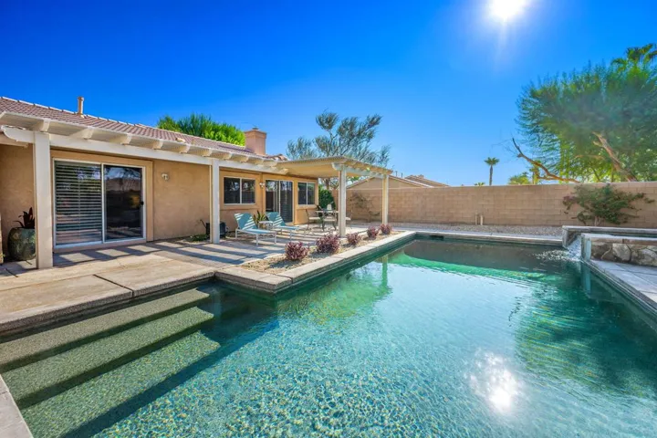 33-web-or-mls-KK_Virginia_0825_OPMG_033