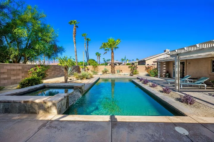 28-web-or-mls-KK_Virginia_0825_OPMG_028