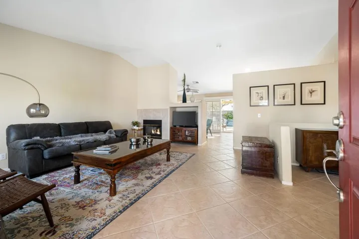 10-web-or-mls-KK_Virginia_0825_OPMG_010