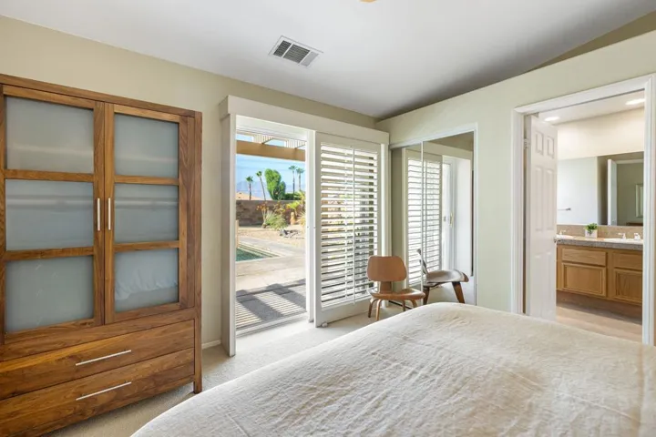 36-web-or-mls-KK_Virginia_0825_OPMG_036