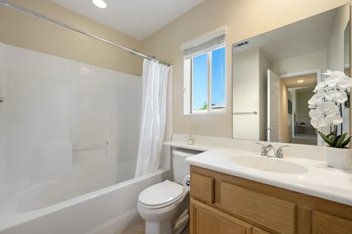 41-web-or-mls-KK_Virginia_0825_OPMG_041