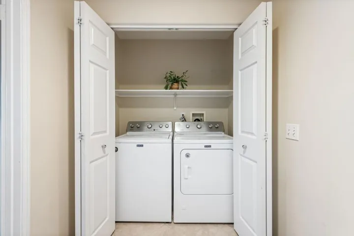 43-web-or-mls-KK_Virginia_0825_OPMG_043