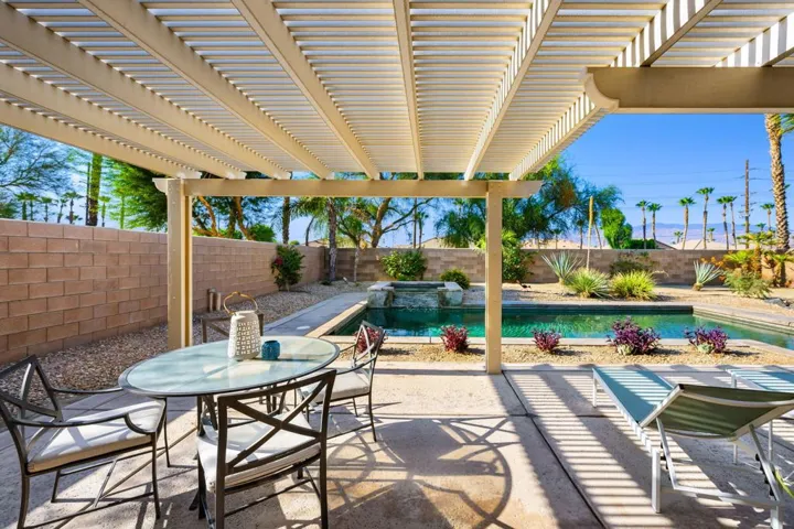 25-web-or-mls-KK_Virginia_0825_OPMG_025