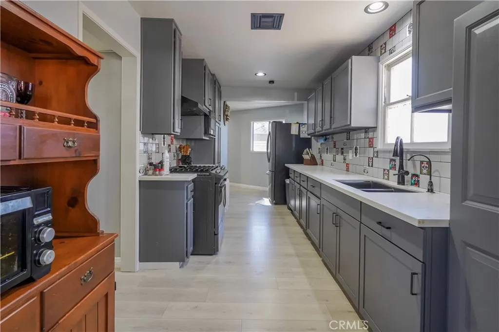 1223 W 27th, San Bernardino, California 92405 home-pic-14
