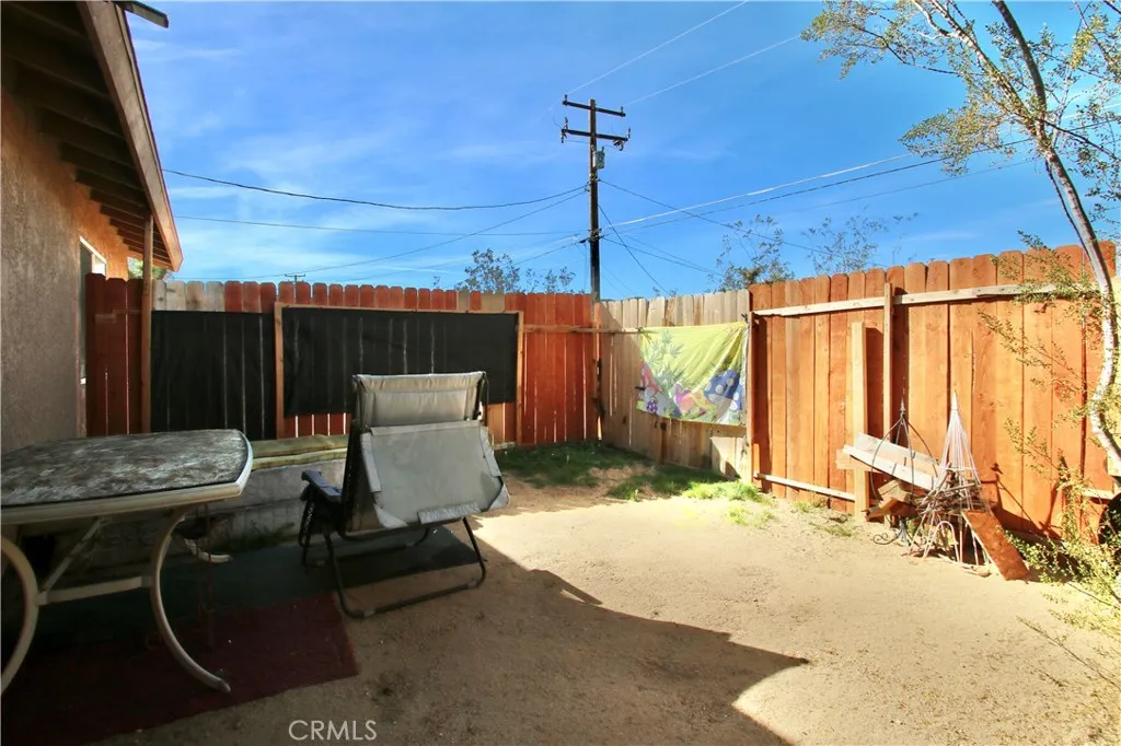 7536 Victoria, Yucca Valley, California 92284 home-pic-23