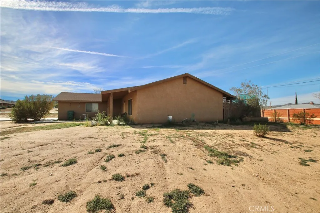 7536 Victoria, Yucca Valley, California 92284 home-pic-21