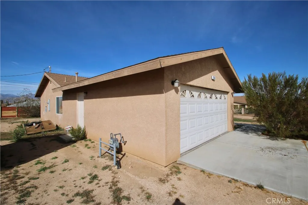 7536 Victoria, Yucca Valley, California 92284 home-pic-3