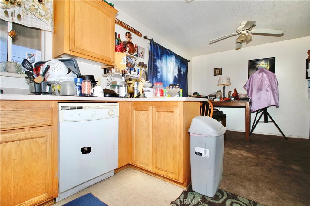 7536 Victoria, Yucca Valley, California 92284 home-pic-9