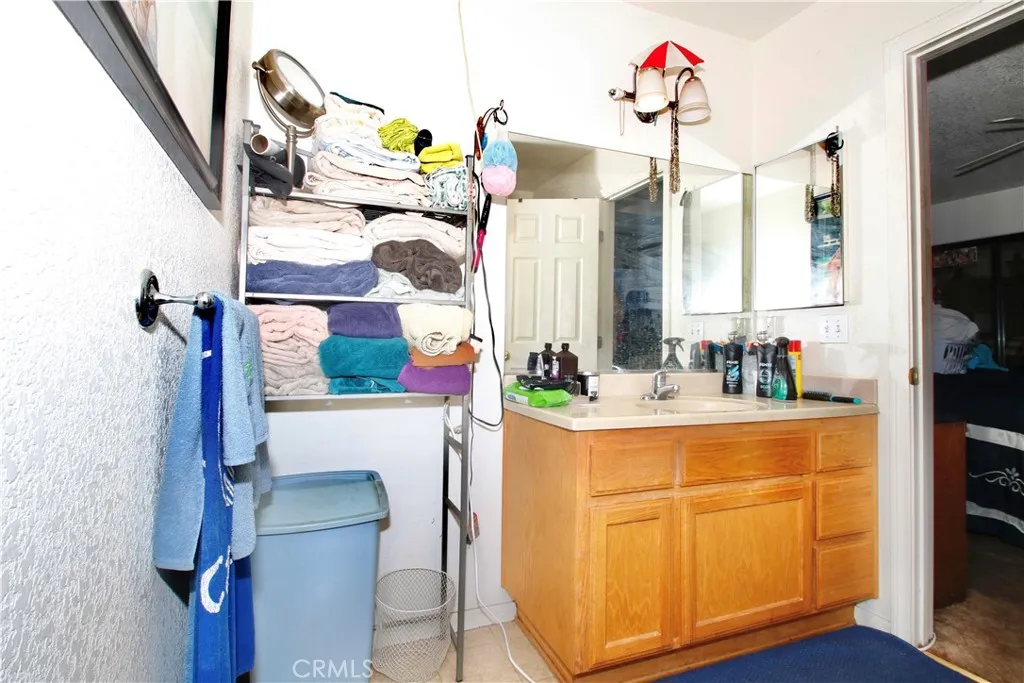 7536 Victoria, Yucca Valley, California 92284 home-pic-12