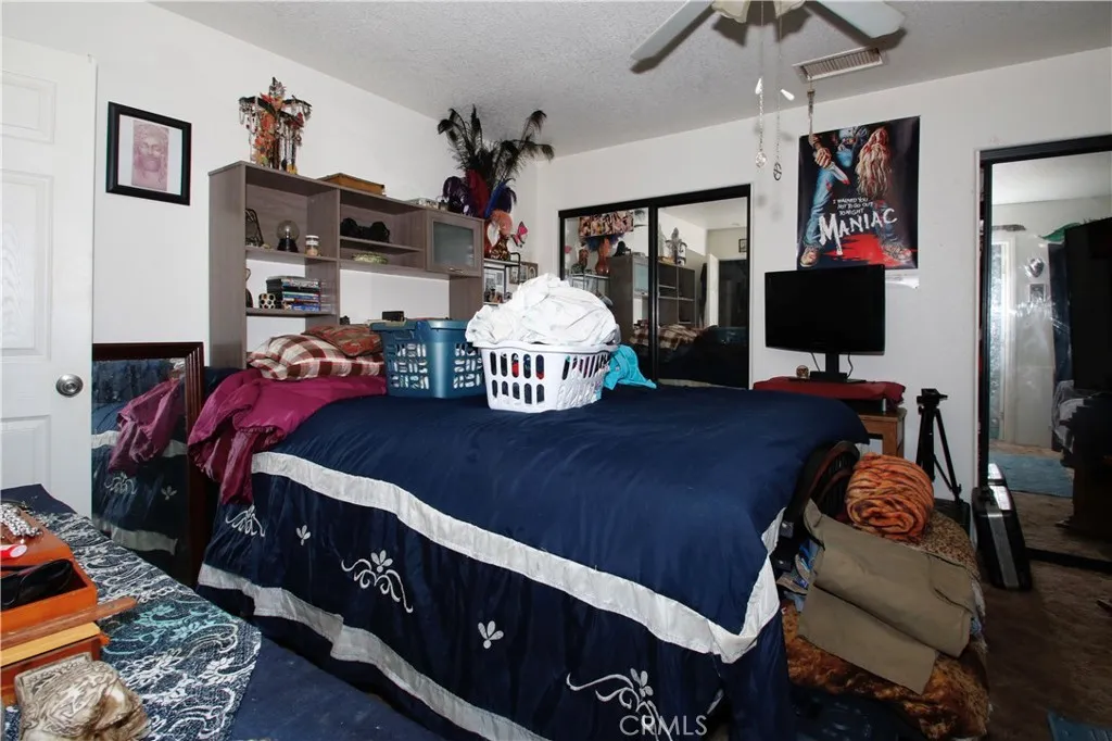 7536 Victoria, Yucca Valley, California 92284 home-pic-11