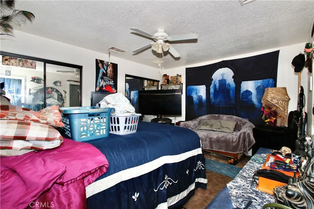 7536 Victoria, Yucca Valley, California 92284 home-pic-10