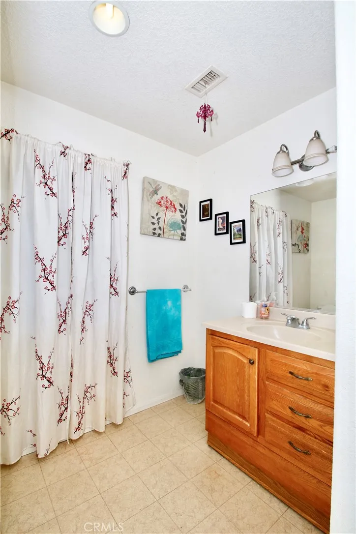 7536 Victoria, Yucca Valley, California 92284 home-pic-14