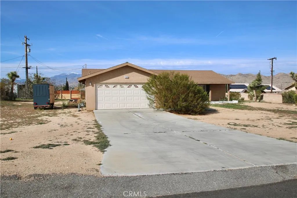 7536 Victoria, Yucca Valley, California 92284 home-pic-1