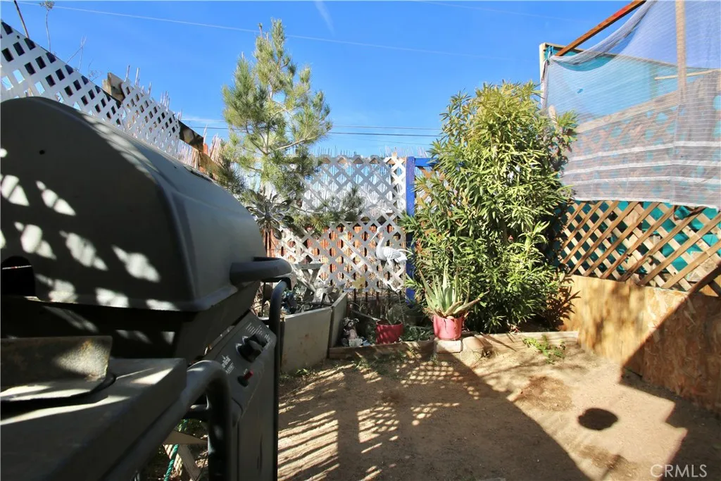 7536 Victoria, Yucca Valley, California 92284 home-pic-22