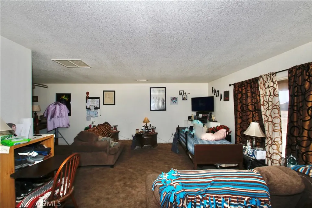 7536 Victoria, Yucca Valley, California 92284 home-pic-5