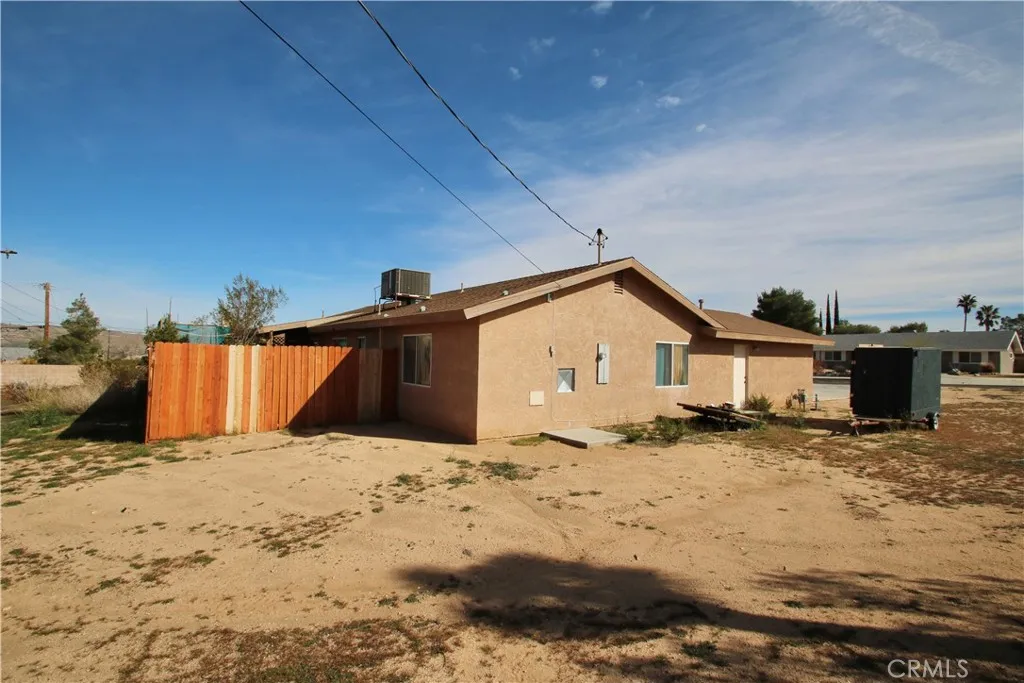 7536 Victoria, Yucca Valley, California 92284 home-pic-4
