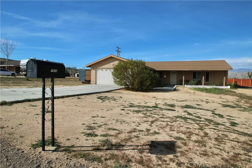 7536 Victoria, Yucca Valley, California 92284 home-pic-2