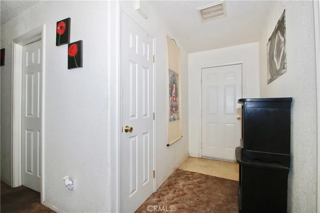 7536 Victoria, Yucca Valley, California 92284 home-pic-19