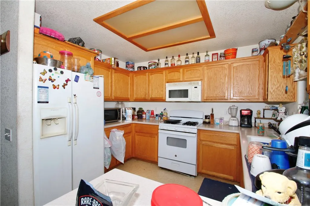7536 Victoria, Yucca Valley, California 92284 home-pic-8