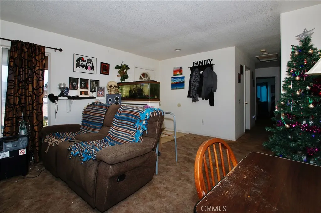 7536 Victoria, Yucca Valley, California 92284 home-pic-6
