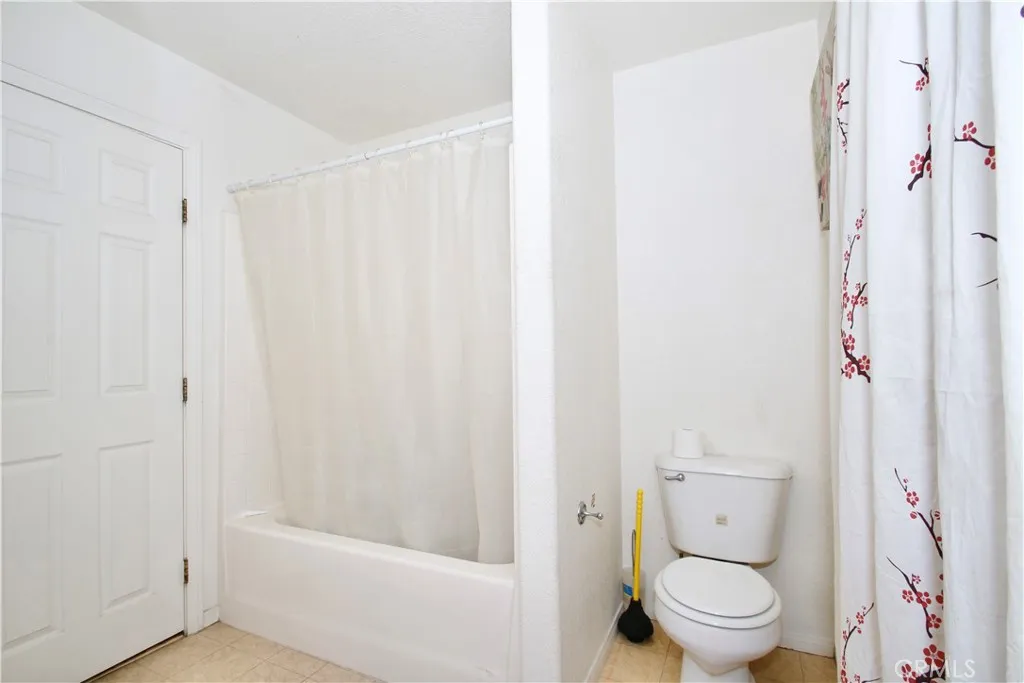7536 Victoria, Yucca Valley, California 92284 home-pic-15