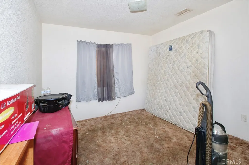7536 Victoria, Yucca Valley, California 92284 home-pic-18