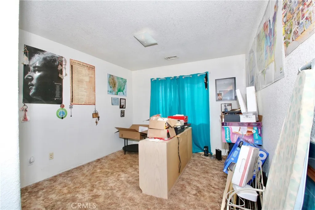 7536 Victoria, Yucca Valley, California 92284 home-pic-16