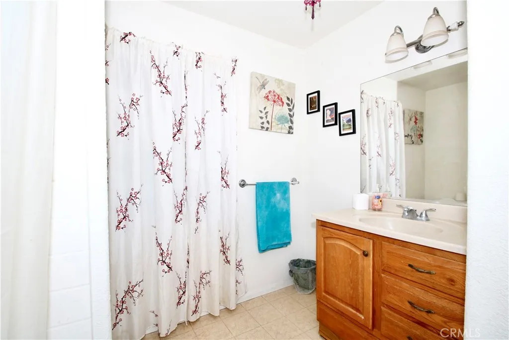 7536 Victoria, Yucca Valley, California 92284 home-pic-13