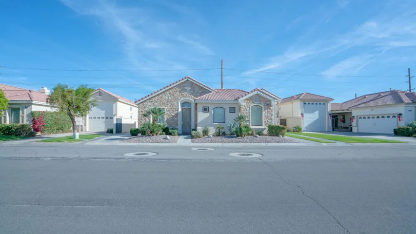 49142 Barrymore Exterior-37